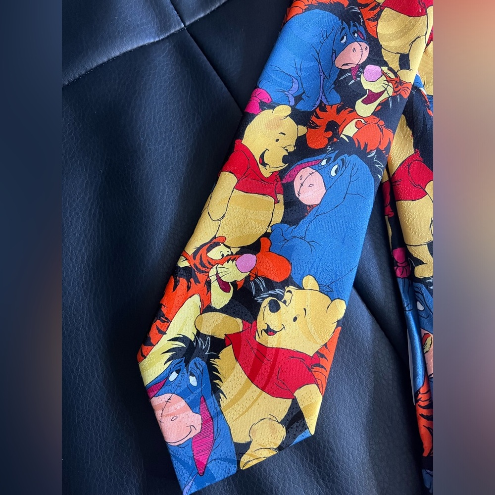 Disney Winnie the Pooh Men’s Necktie Tie EUC - Picture 3 of 3